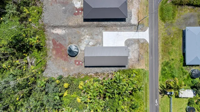 a view of a bird bath tub