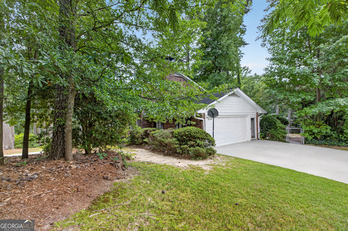 4854 Springfield Drive Dunwoody, GA 30338 - Photo 3 of 64