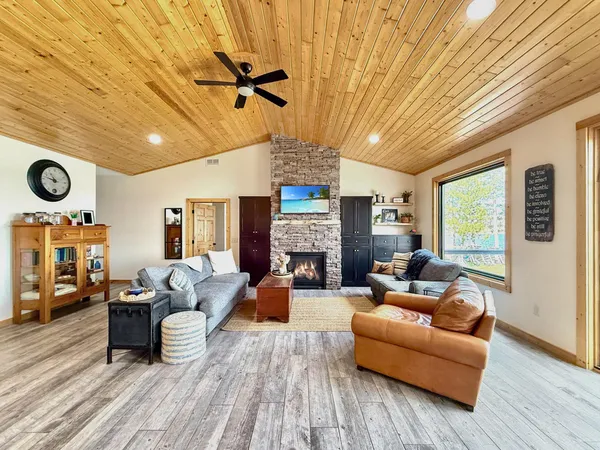 $1,325,000 | 51425 Long Point Place, McGregor, MN 55760