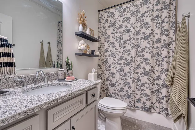 $399,900 | 6965 Ironwood Circle, Newburgh, IN 47630