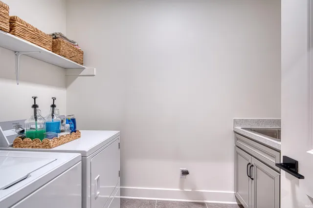 $399,900 | 6965 Ironwood Circle, Newburgh, IN 47630