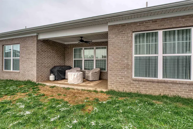 $399,900 | 6965 Ironwood Circle, Newburgh, IN 47630