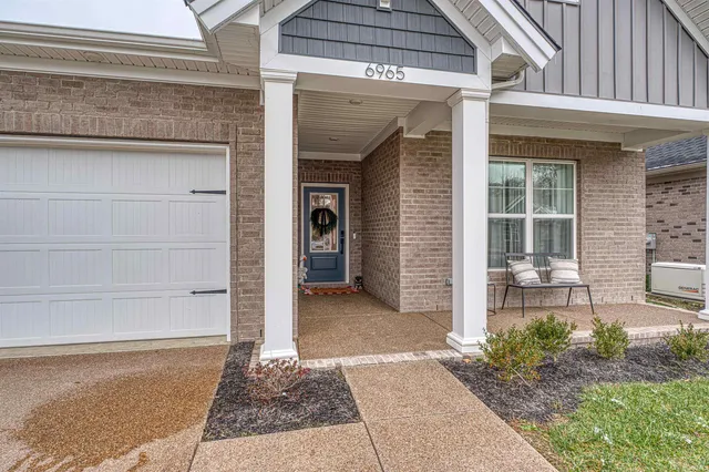 $399,900 | 6965 Ironwood Circle, Newburgh, IN 47630