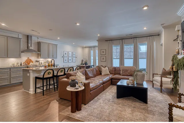 $399,900 | 6965 Ironwood Circle, Newburgh, IN 47630