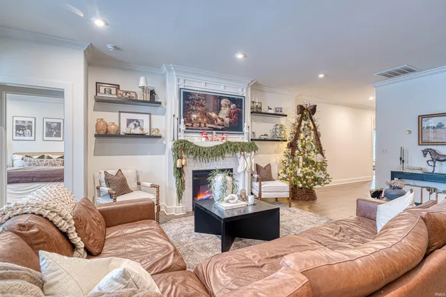 $399,900 | 6965 Ironwood Circle, Newburgh, IN 47630