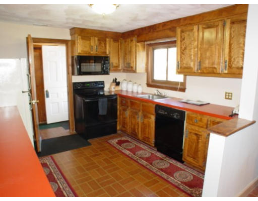 39 Hidden Road Andover, MA 01810 - Photo 2 of 15