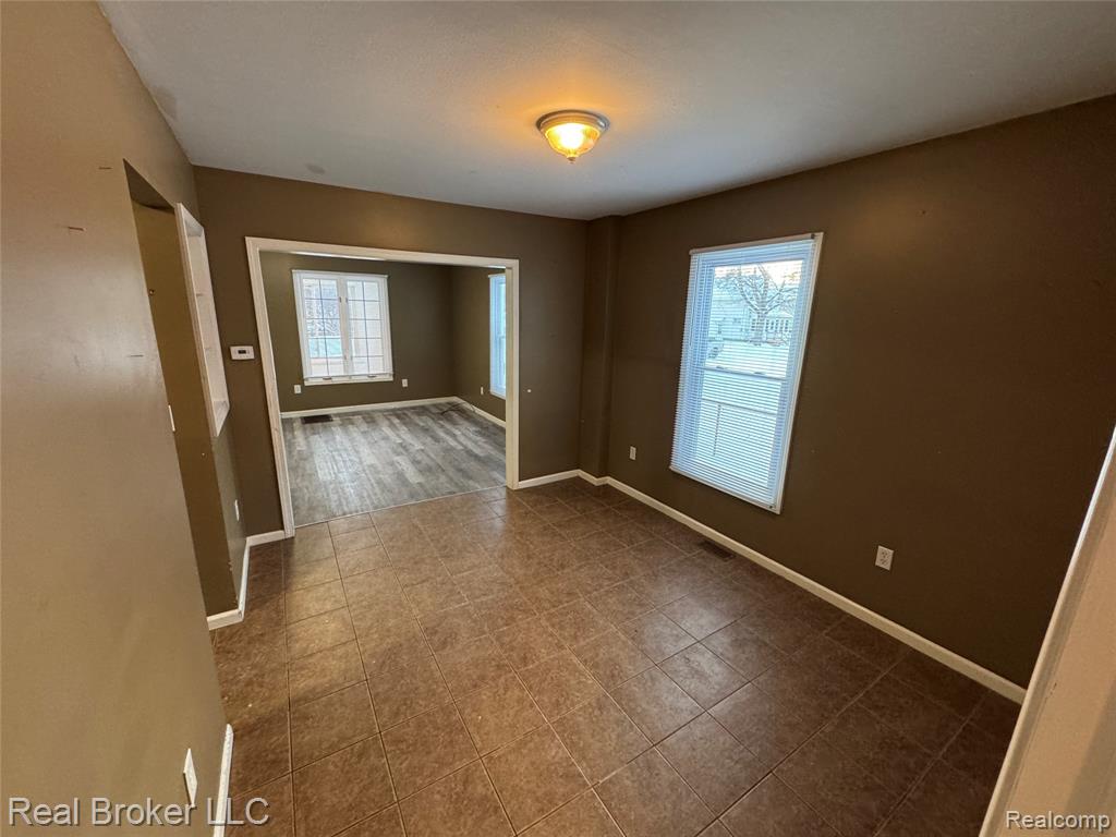 86 Hamilton Street Pontiac, MI 48342 - Photo 10 of 26