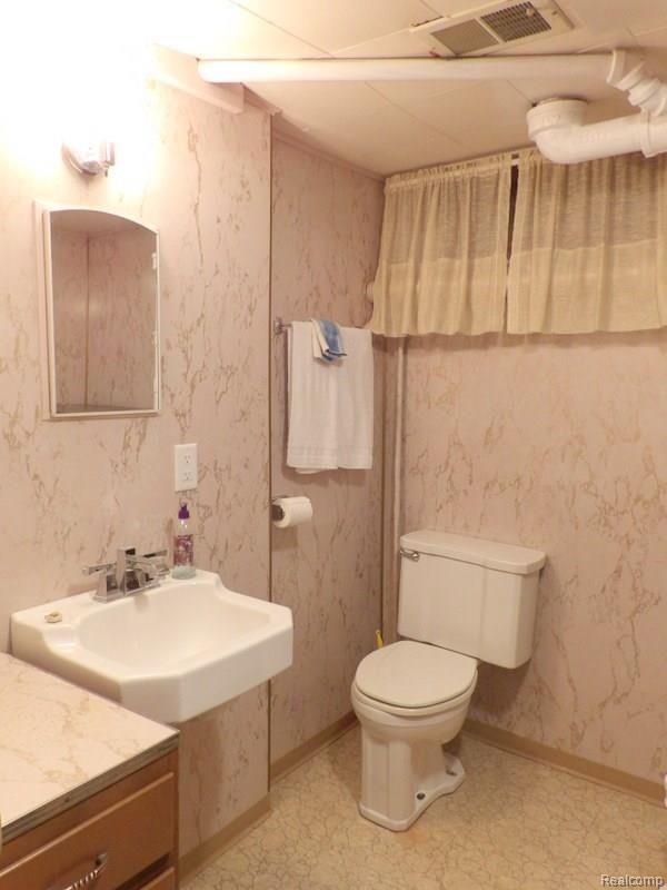 17745 Ruth Street Melvindale, MI 48122 - Photo 36 of 41 102_7582.JPG