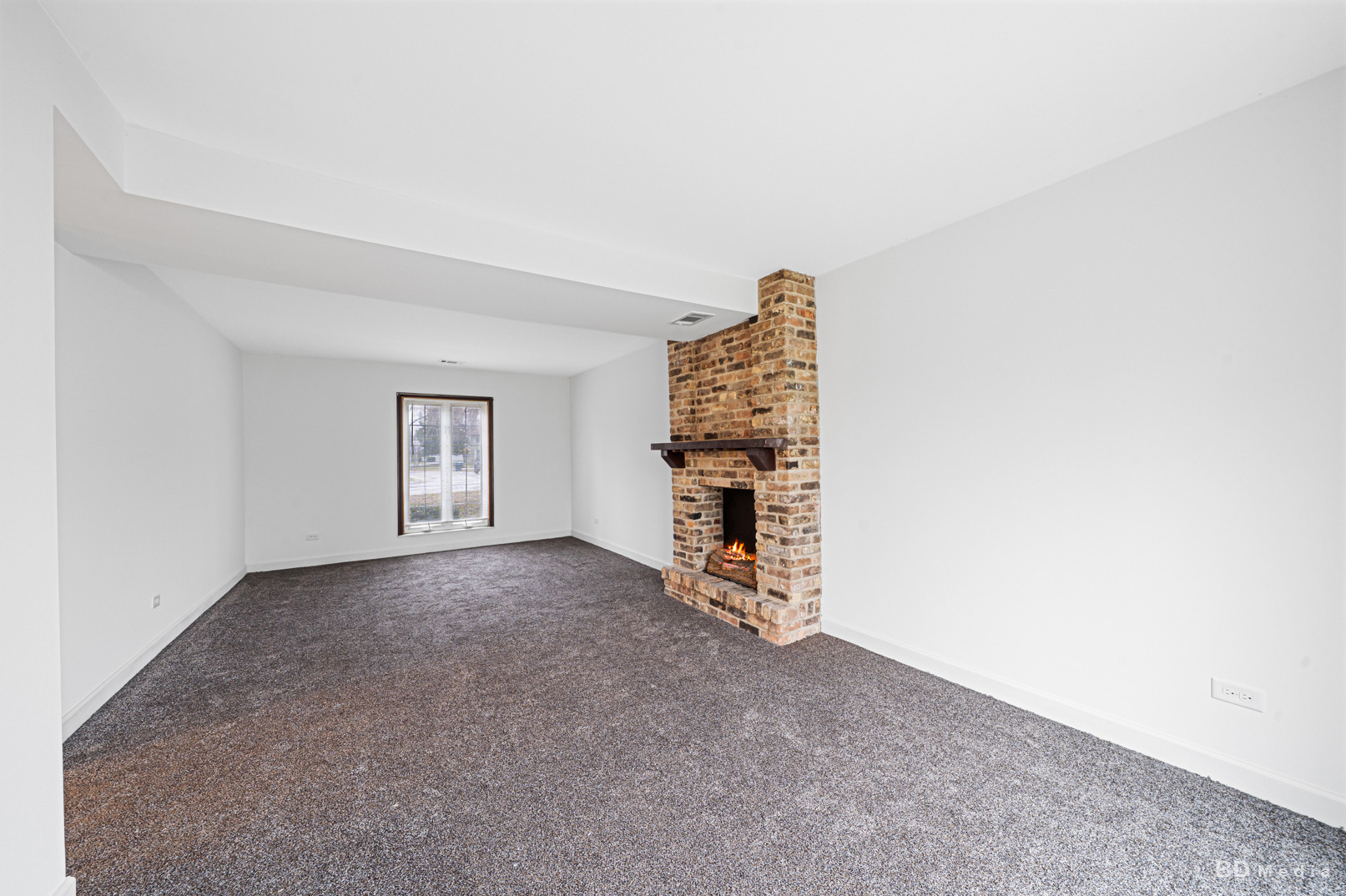 5503 Georgetown Drive Matteson, IL 60443 - Photo 23 of 27 an empty room with windows