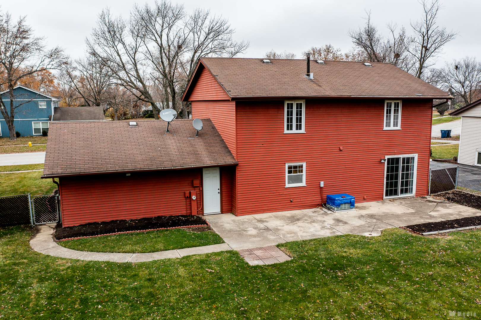 5503 Georgetown Drive Matteson, IL 60443 - Photo 4 of 27 a front view of a house with a garden