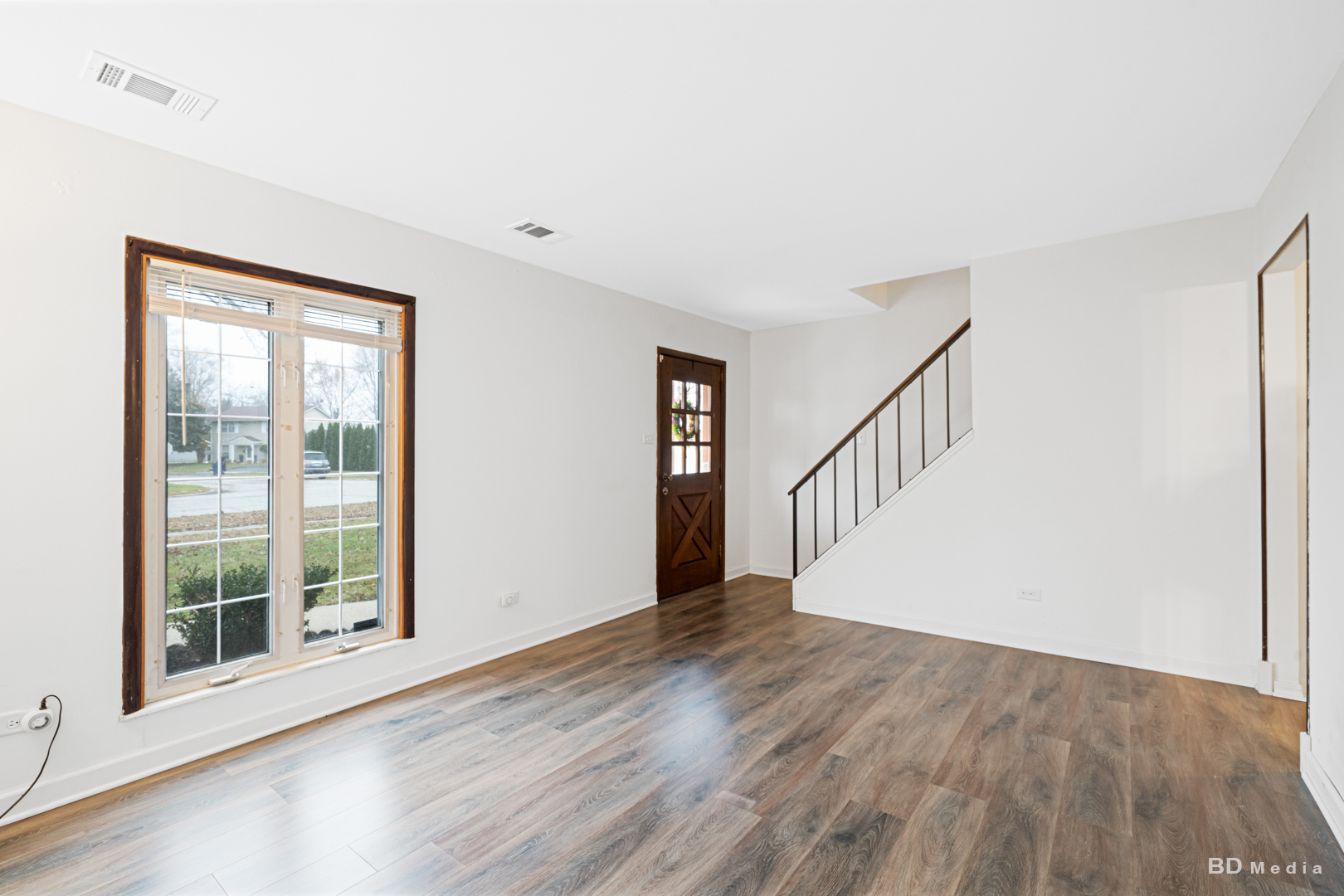5503 Georgetown Drive Matteson, IL 60443 - Photo 10 of 27 a view of an empty room with wooden floor and a window