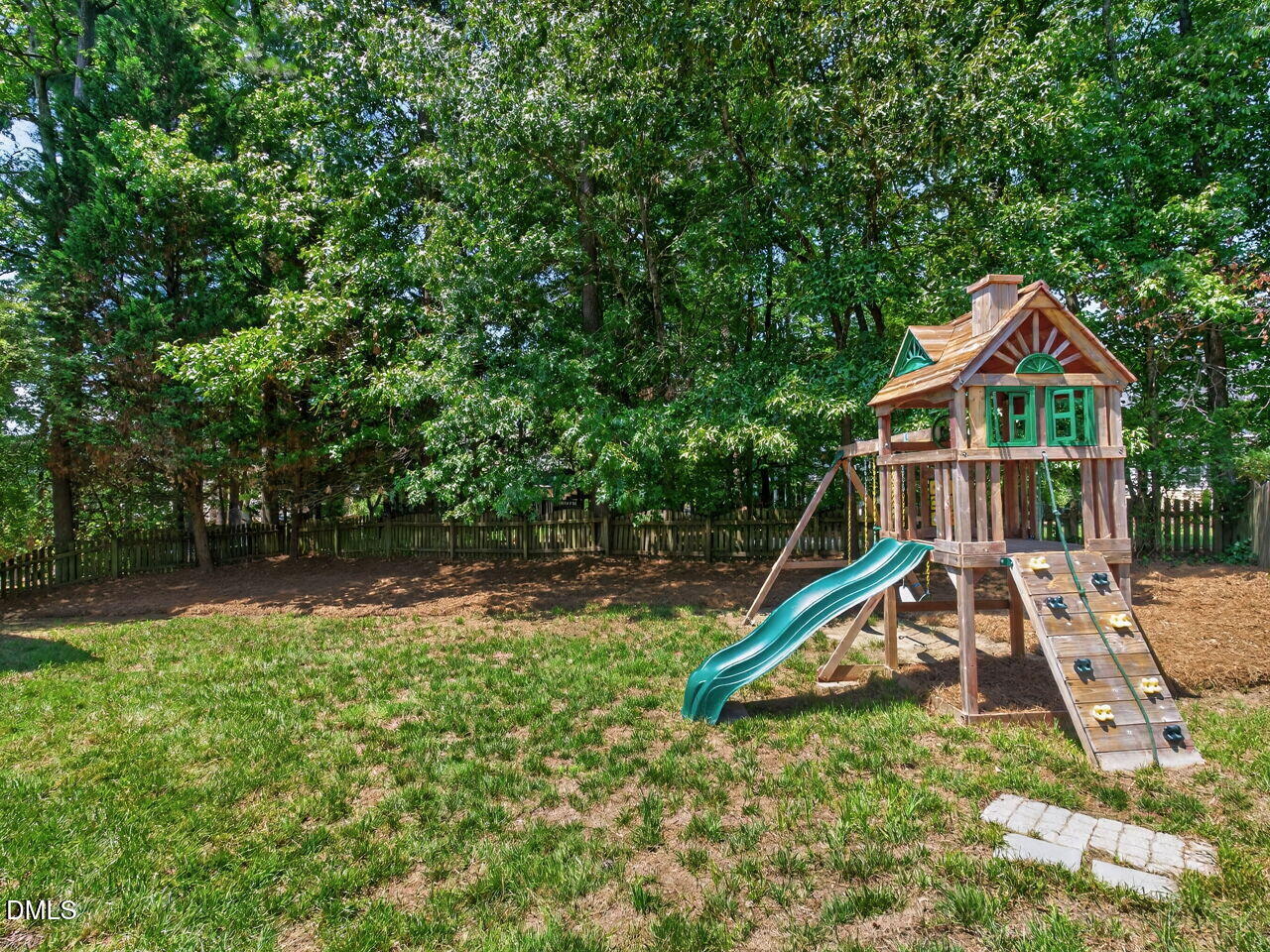 8519 Guerro Court Raleigh, NC 27613 - Photo 27 of 39 Backyard