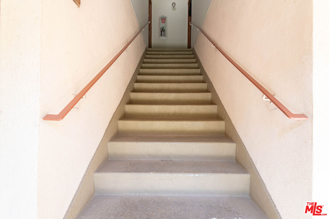 5403 Newcastle Avenue, Unit 69 Encino, CA 91316 - Photo 20 of 34 a view of entryway