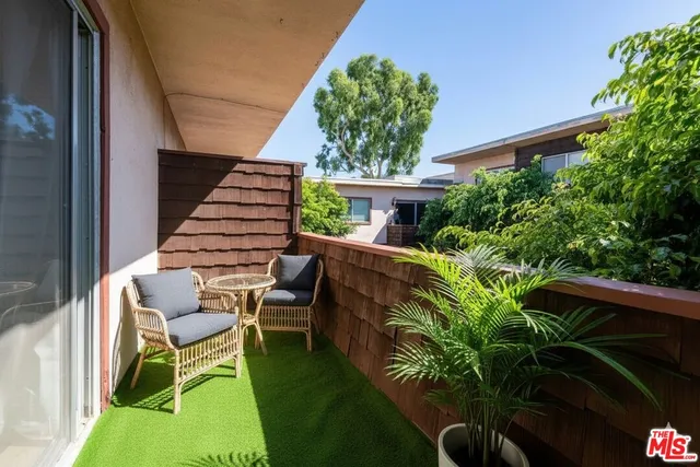 $430,000 | 5403 Newcastle Avenue, Unit 69, Encino, CA 91316