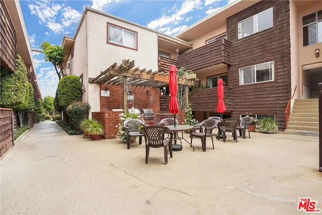 $430,000 | 5403 Newcastle Avenue, Unit 69, Encino, CA 91316