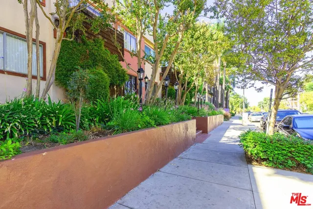 $430,000 | 5403 Newcastle Avenue, Unit 69, Encino, CA 91316