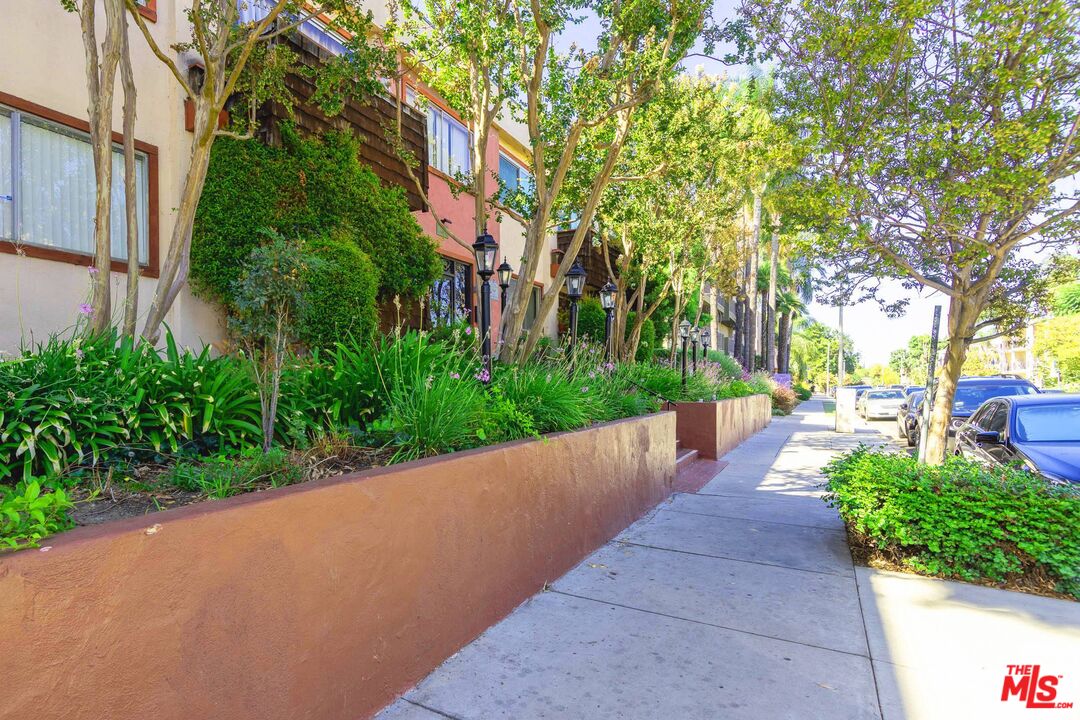 5403 Newcastle Avenue, Unit 69 Encino, CA 91316 - Photo 34 of 34 a view of a garden with pathway