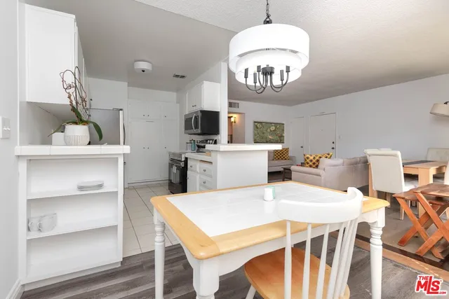 $430,000 | 5403 Newcastle Avenue, Unit 69, Encino, CA 91316