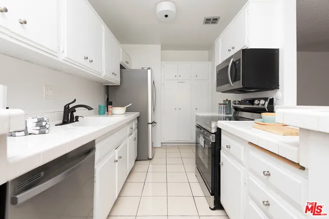 $430,000 | 5403 Newcastle Avenue, Unit 69, Encino, CA 91316