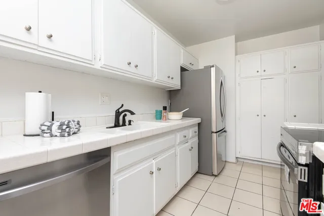 $430,000 | 5403 Newcastle Avenue, Unit 69, Encino, CA 91316