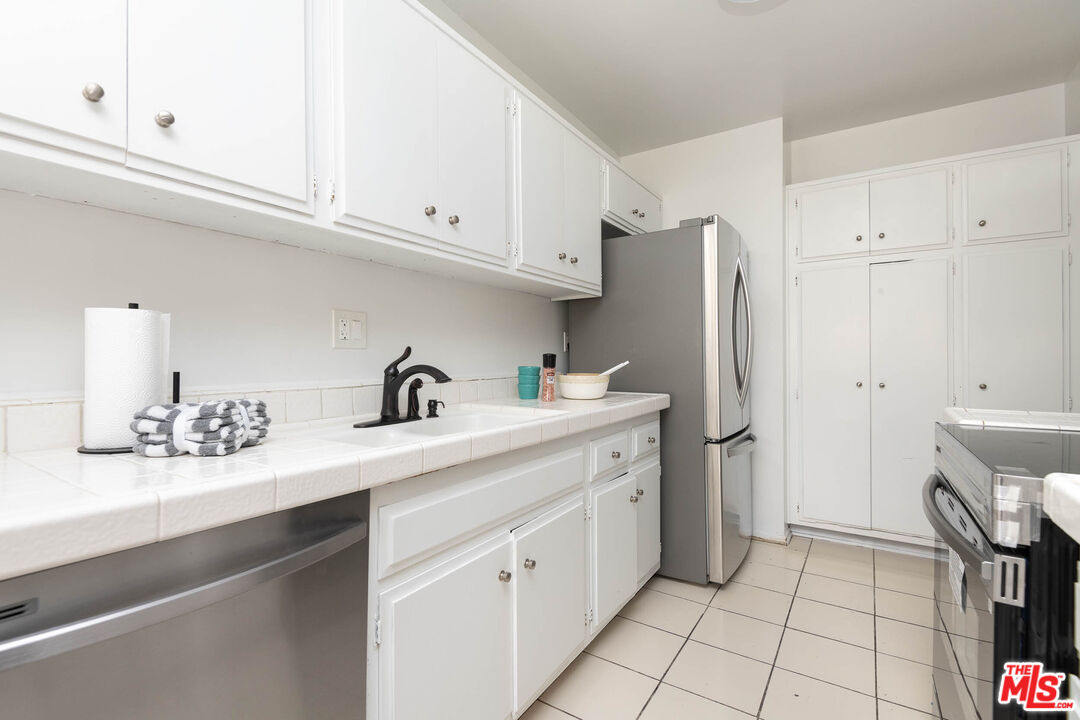 5403 Newcastle Avenue, Unit 69 Encino, CA 91316 - Photo 7 of 34 a kitchen with cabinets and appliances