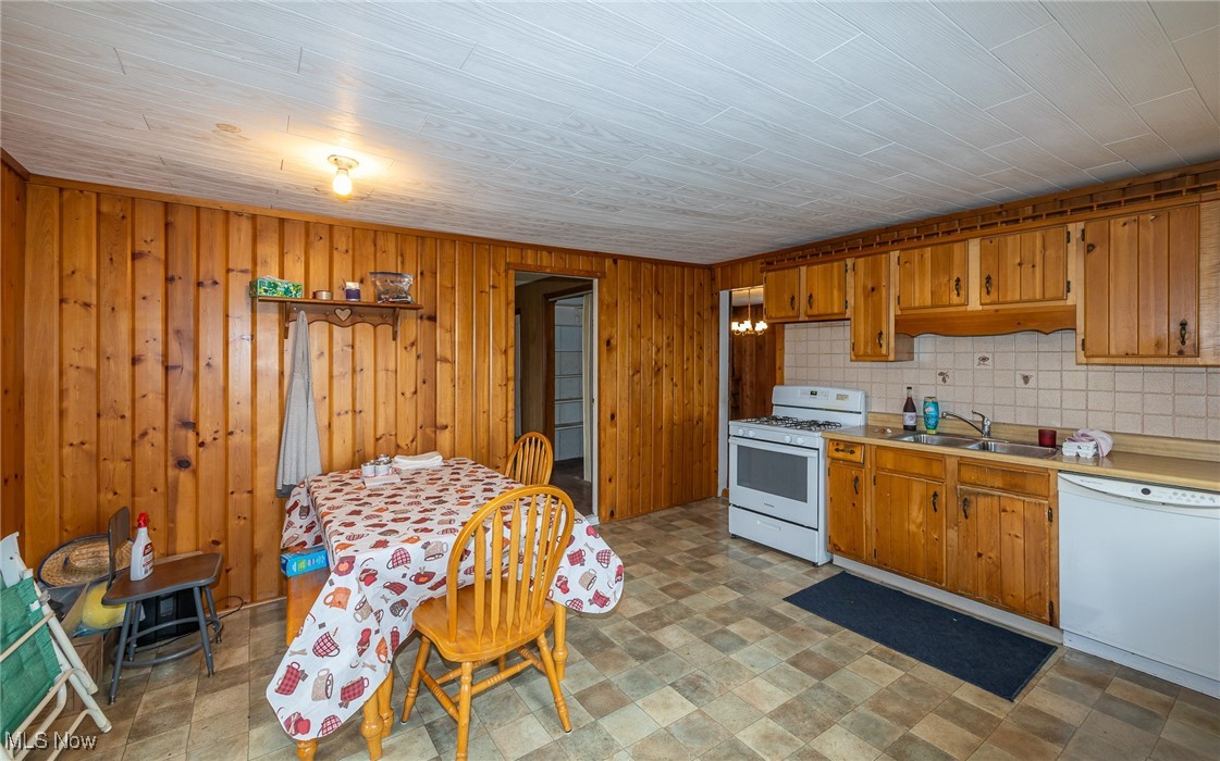 9666 Norwalk Road Litchfield, OH 44253 - Photo 13 of 40