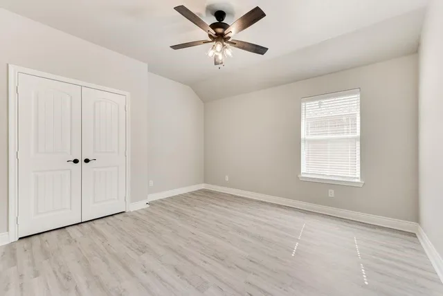 a view of a livingroom with a ceiling fan and window