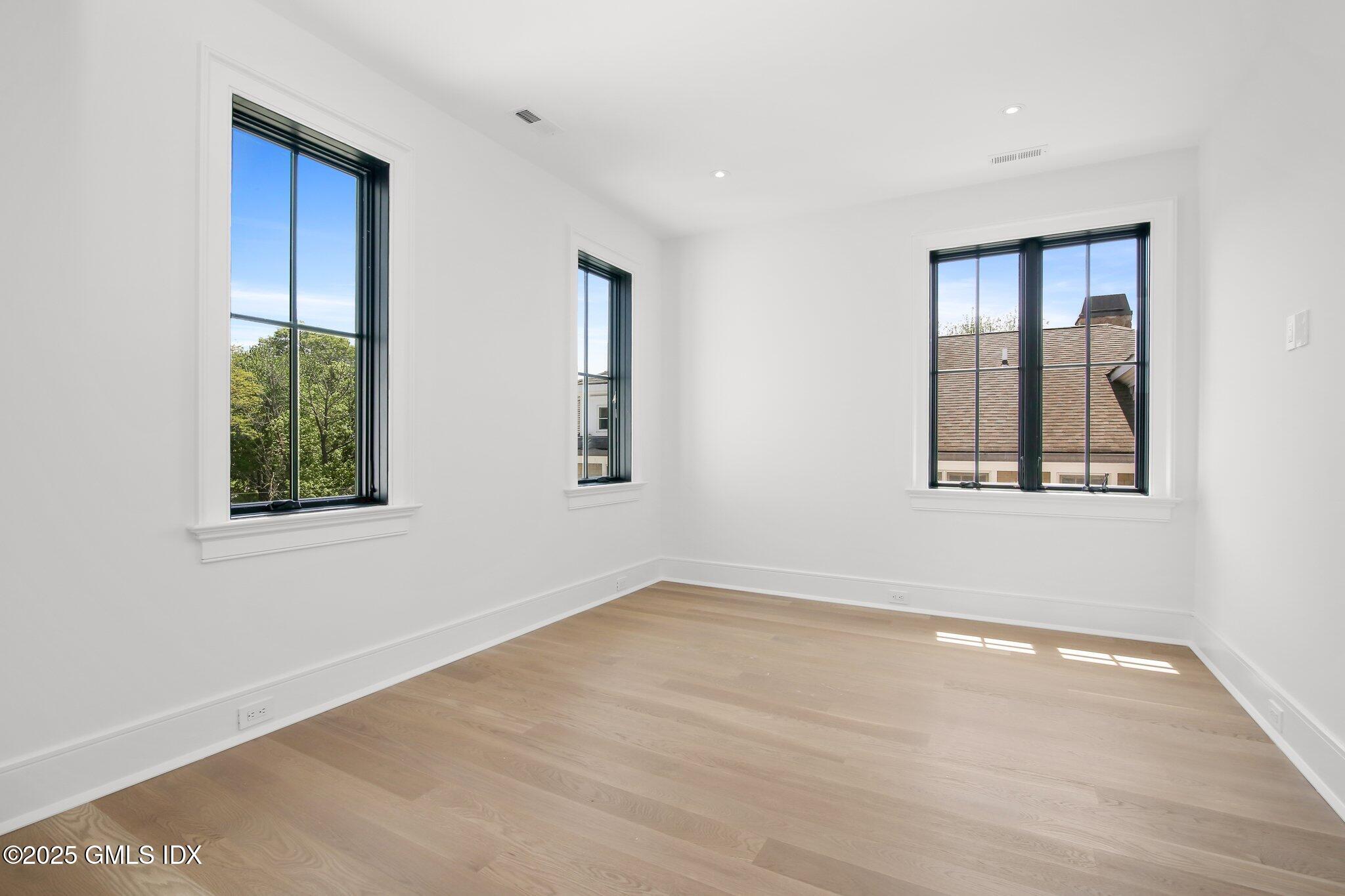 148 East Elm Street, Unit 1 Greenwich, CT 06830 - Photo 22 of 30 53-web-or-mls-148-e-elm-st-unit-a