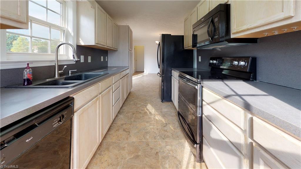 114 Hawksbridge Road Mount Airy, NC 27030 - Photo 12 of 20 Gallery Image 12