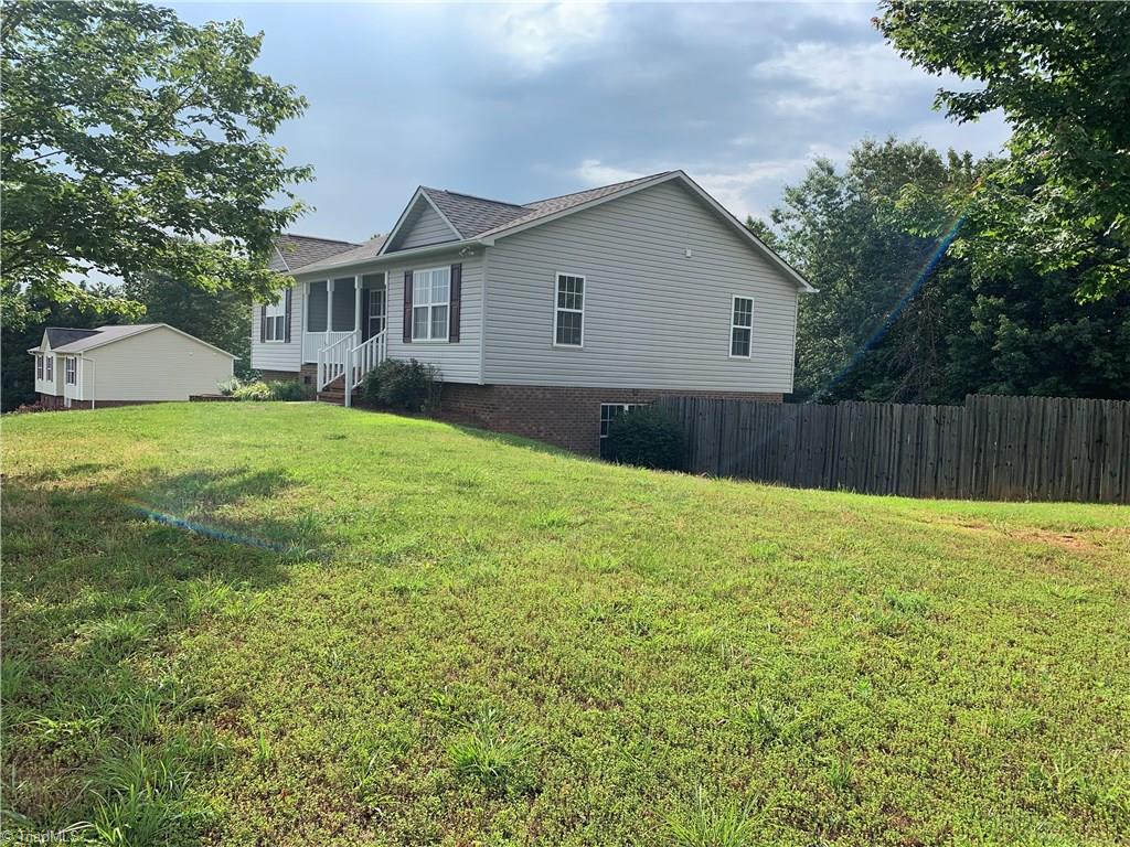 114 Hawksbridge Road Mount Airy, NC 27030 - Photo 5 of 20 Gallery Image 5