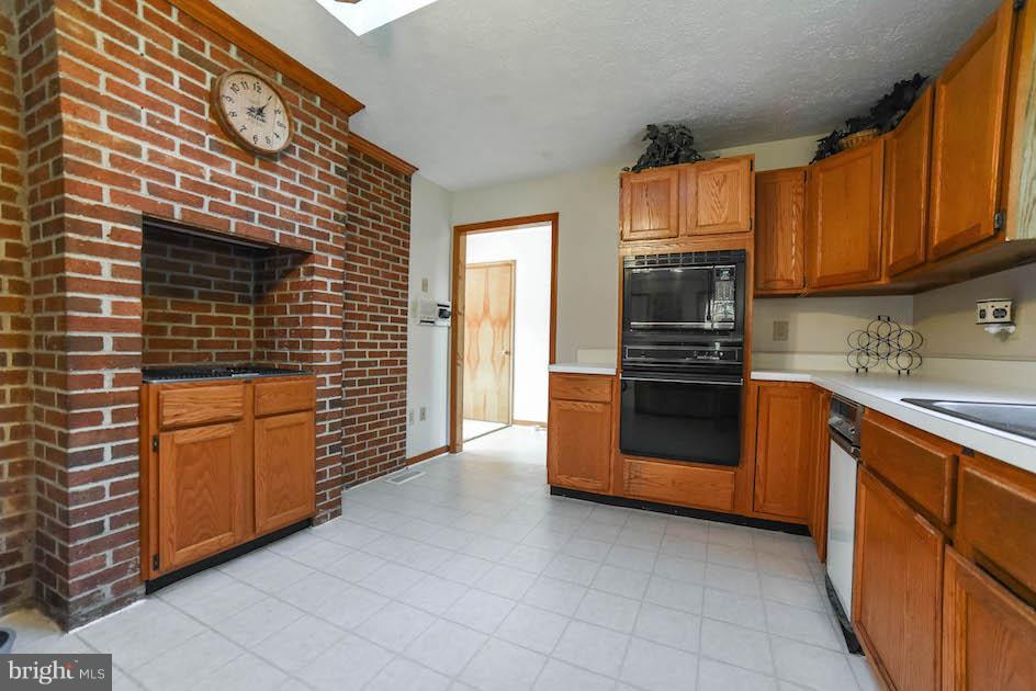 12505 Shiloh Church Road Newburg, MD 20664 - Photo 2 of 29 Kitchen with wall ovens & indoor grill