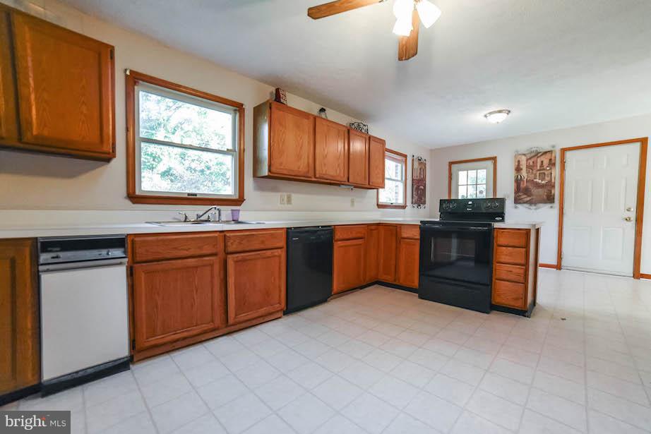 12505 Shiloh Church Road Newburg, MD 20664 - Photo 3 of 29 Kitchen