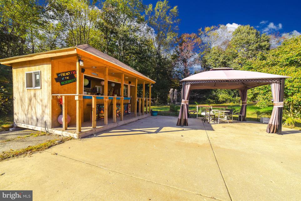 12505 Shiloh Church Road Newburg, MD 20664 - Photo 27 of 29 Tiki Bar!!