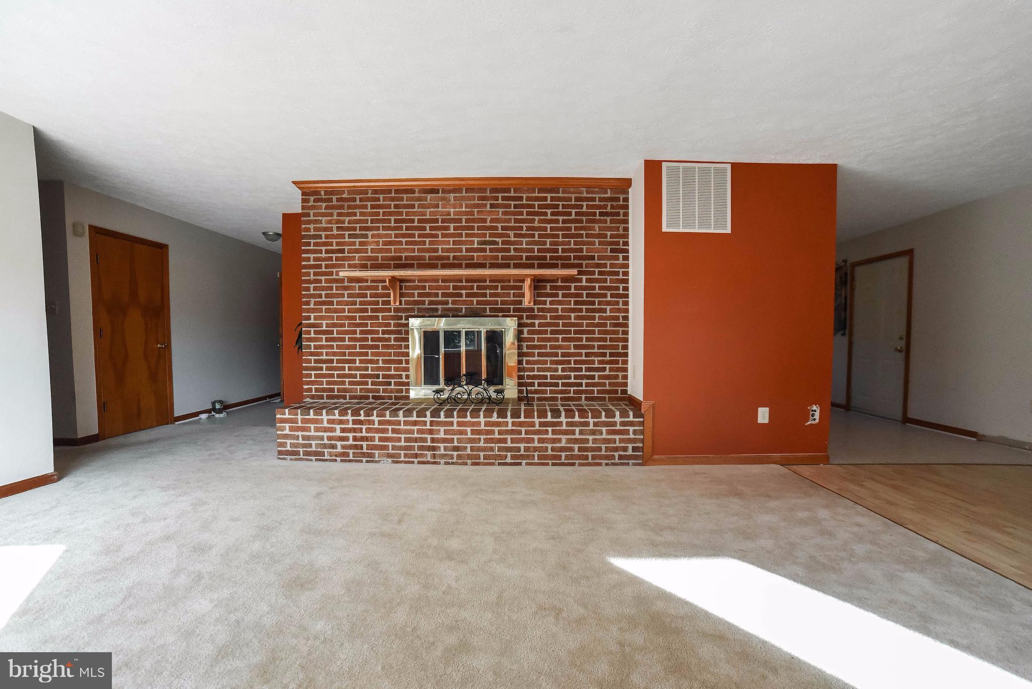 12505 Shiloh Church Road Newburg, MD 20664 - Photo 7 of 29 Living Room