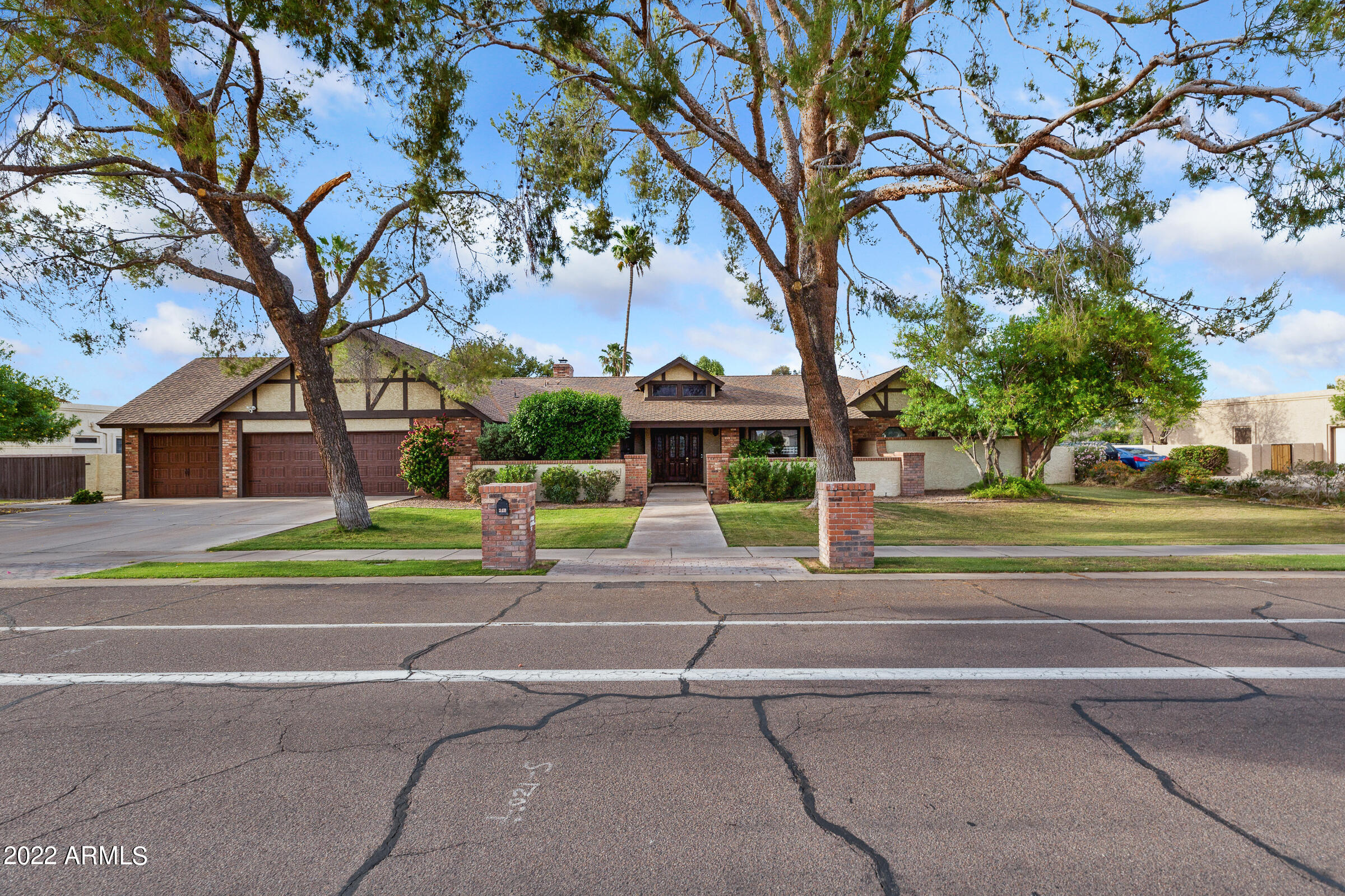 318 East Carver Road Tempe, AZ 85284 - Photo 6 of 61 318 E Carver Rd-2