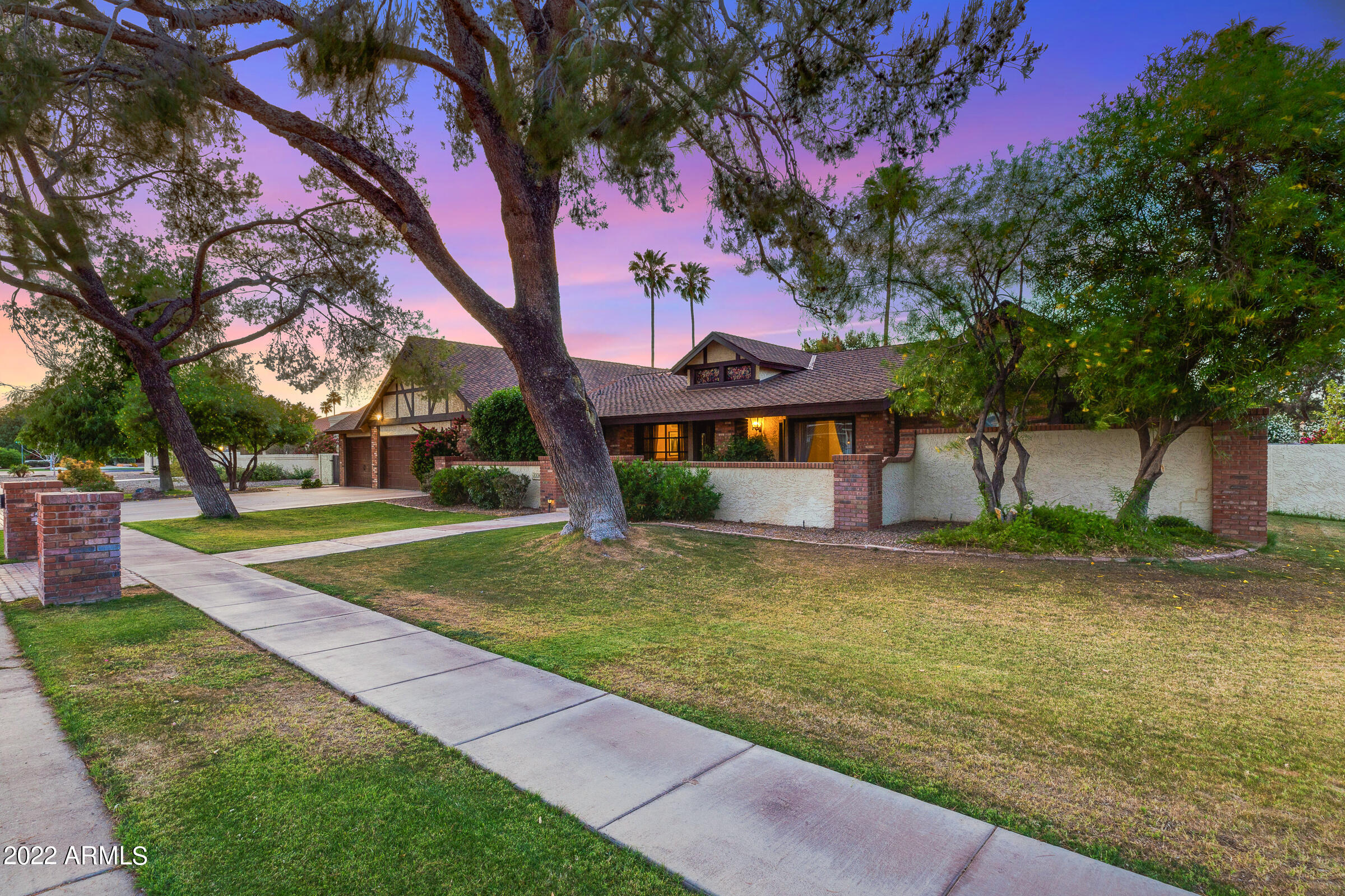 318 East Carver Road Tempe, AZ 85284 - Photo 7 of 61 318 E Carver Rd-55