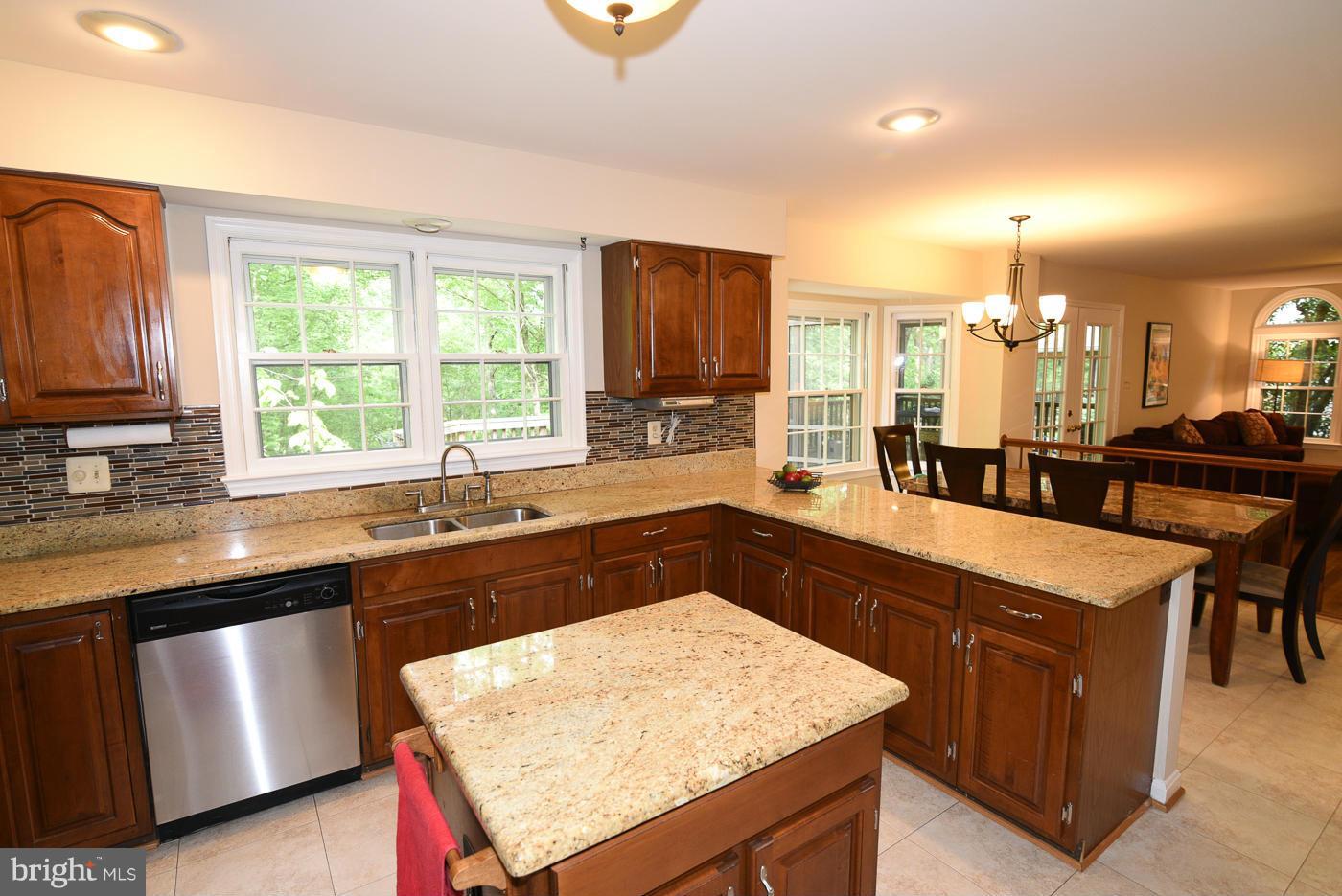 11881 Fawn Ridge Lane Reston, VA 20194 - Photo 8 of 30 Kitchen with Granite and Stainless