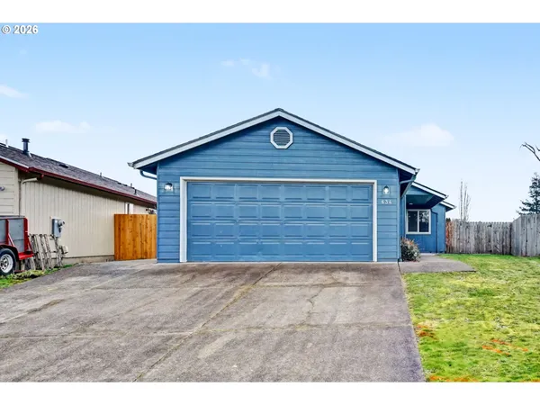 a front view of house with yard and garage