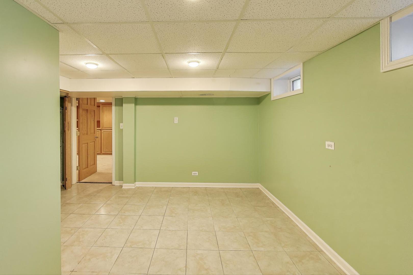 137 Racine Place Mundelein, IL 60060 - Photo 15 of 23 Gallery Image 15