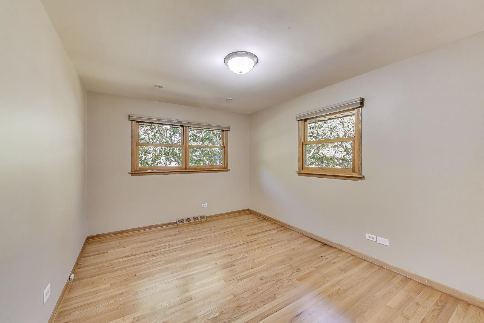 137 Racine Place Mundelein, IL 60060 - Photo 10 of 23 Gallery Image 10