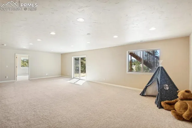 an empty room with windows and ceiling fan
