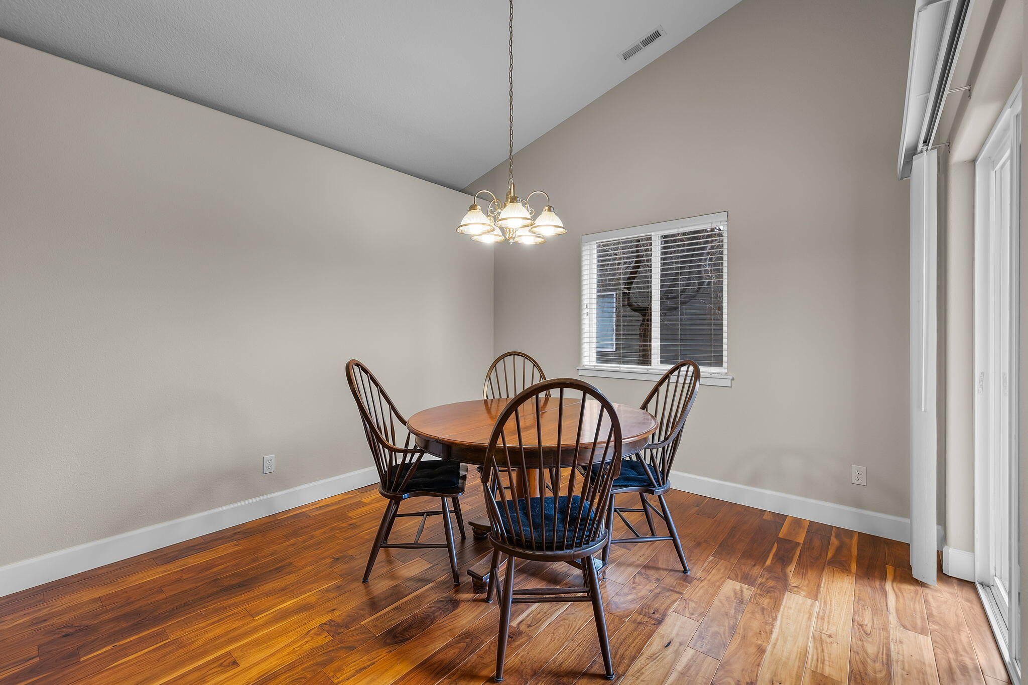 20657 Couples Lane Bend, OR 97702 - Photo 15 of 44 Dining Area
