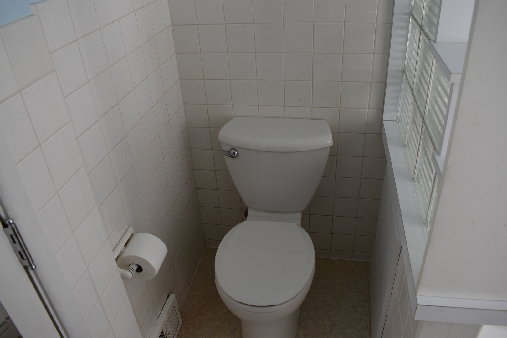 501 South Main Street Flanagan, IL 61740 - Photo 27 of 36 a close up of a toilet