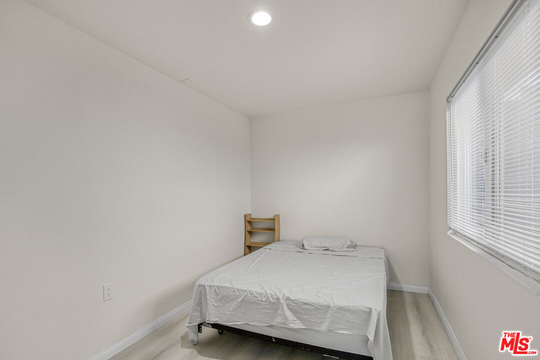 7703 Baird Avenue Reseda, CA 91335 - Photo 6 of 11