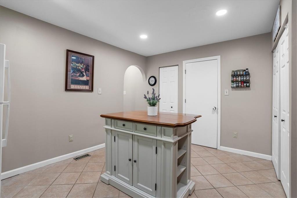 1489 Yorktown Drive Lawrence, PA 15055 - Photo 9 of 37 a view of a hallway with workspace