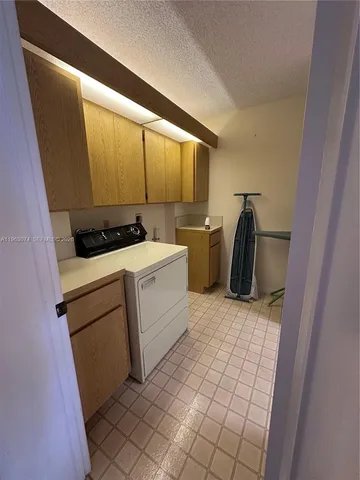 $195,000 | 2811 Village Boulevard, Unit 404, West Palm Beach, FL 33409