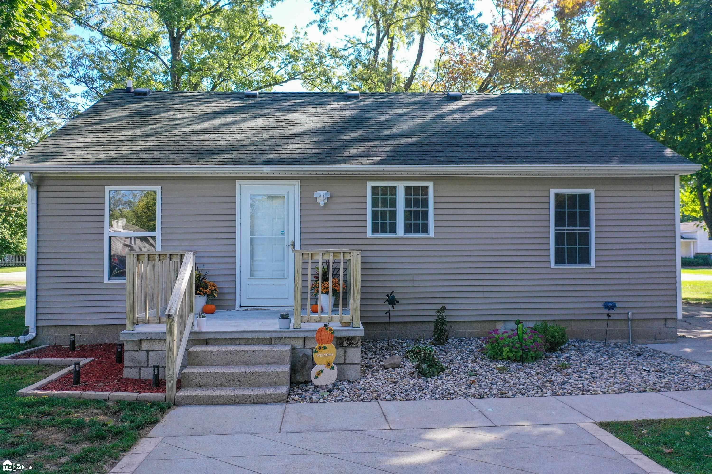 473 Deland Road Flushing, MI 48433 - Photo 15 of 52 50092080-15.JPG