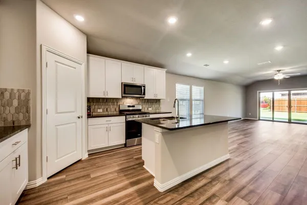 $2,195 | 605 Cedar Springs Drive, Princeton, TX 75407
