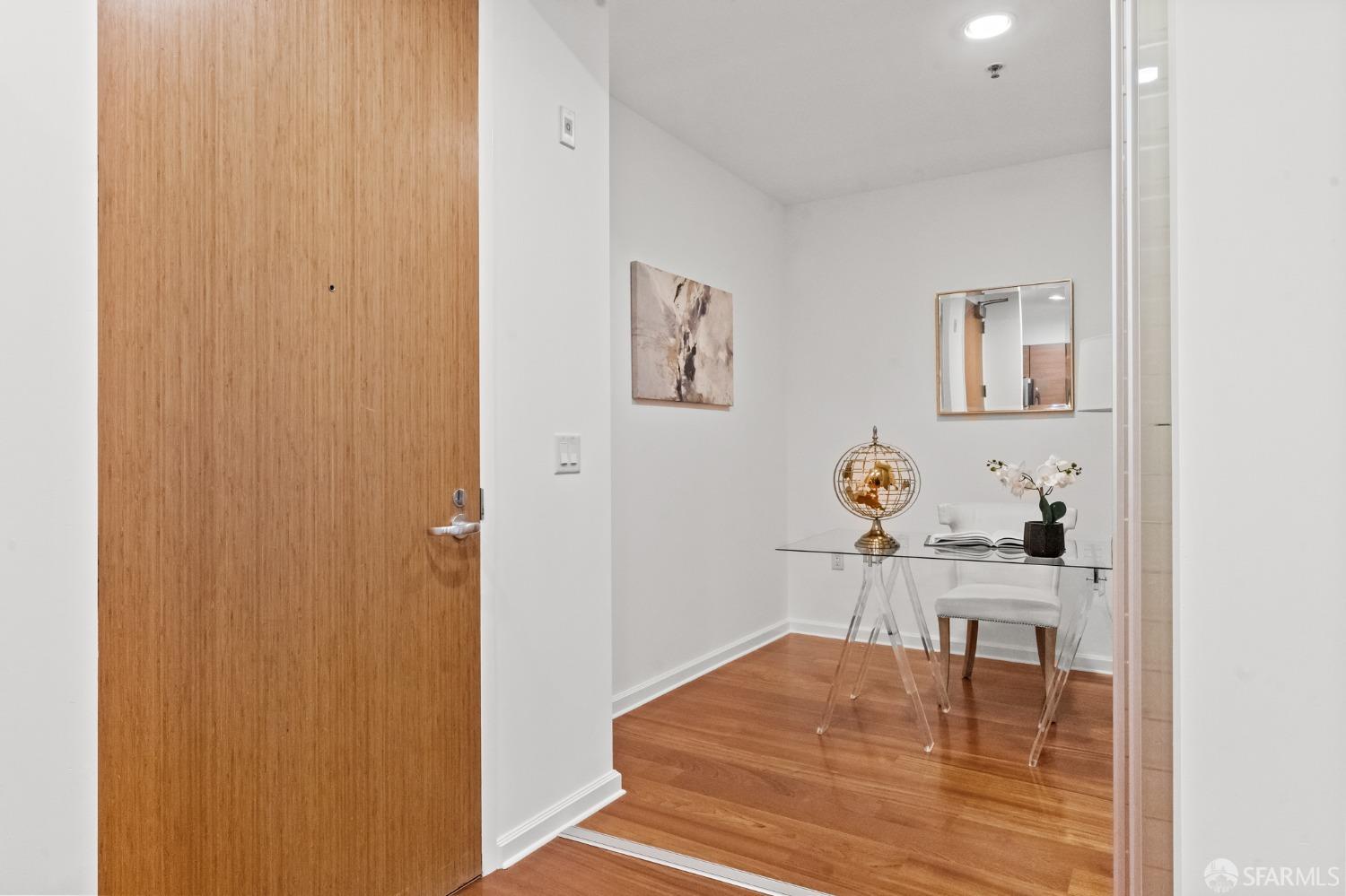 200 2nd Street, Unit 103 Oakland, CA 94607 - Photo 18 of 31 a view of a dining room with a table and chairs