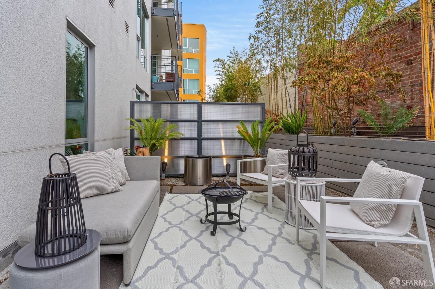 200 2nd Street, Unit 103 Oakland, CA 94607 - Photo 23 of 31 a building outdoor space with patio furniture